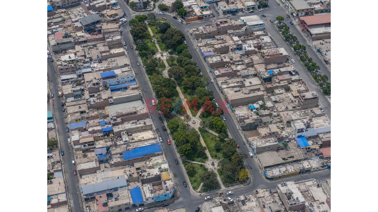 Terreno -Local Comercial De 560 Mts En Huaral Frente A Un Parque - A 3Km Del Puerto De Chancay - 10