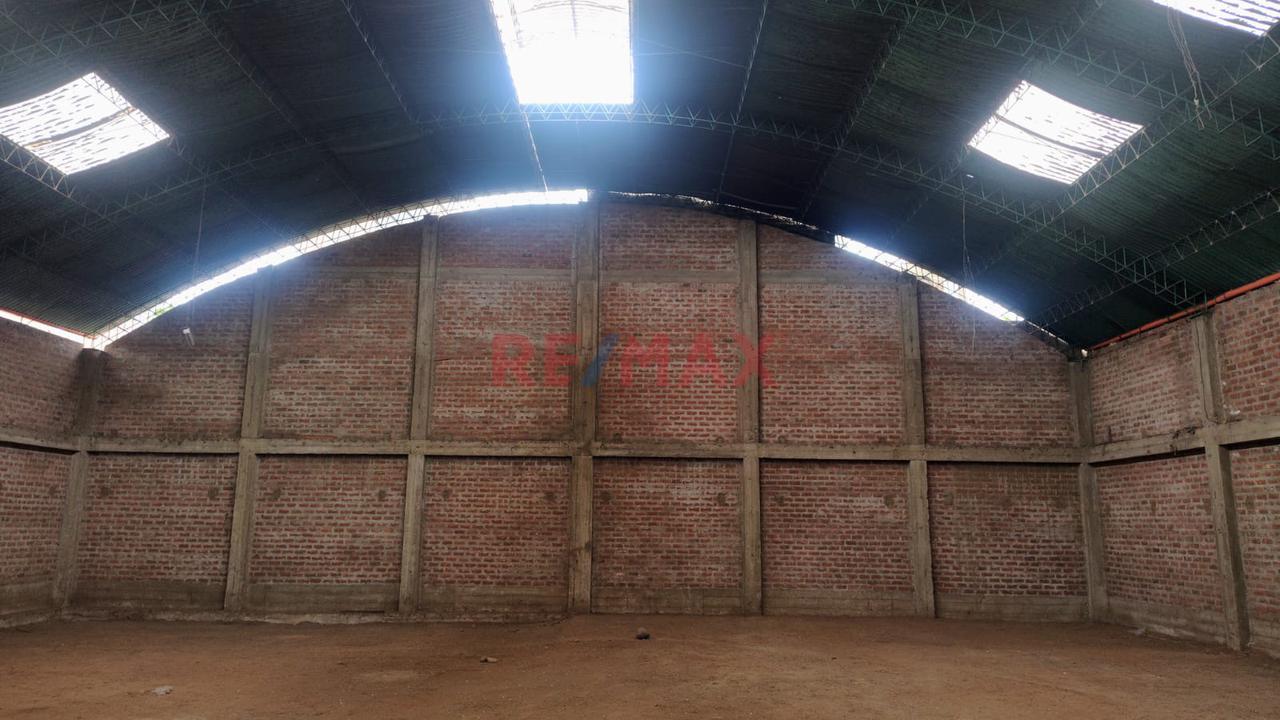 Terreno -Local Comercial De 560 Mts En Huaral Frente A Un Parque - A 3Km Del Puerto De Chancay - 6