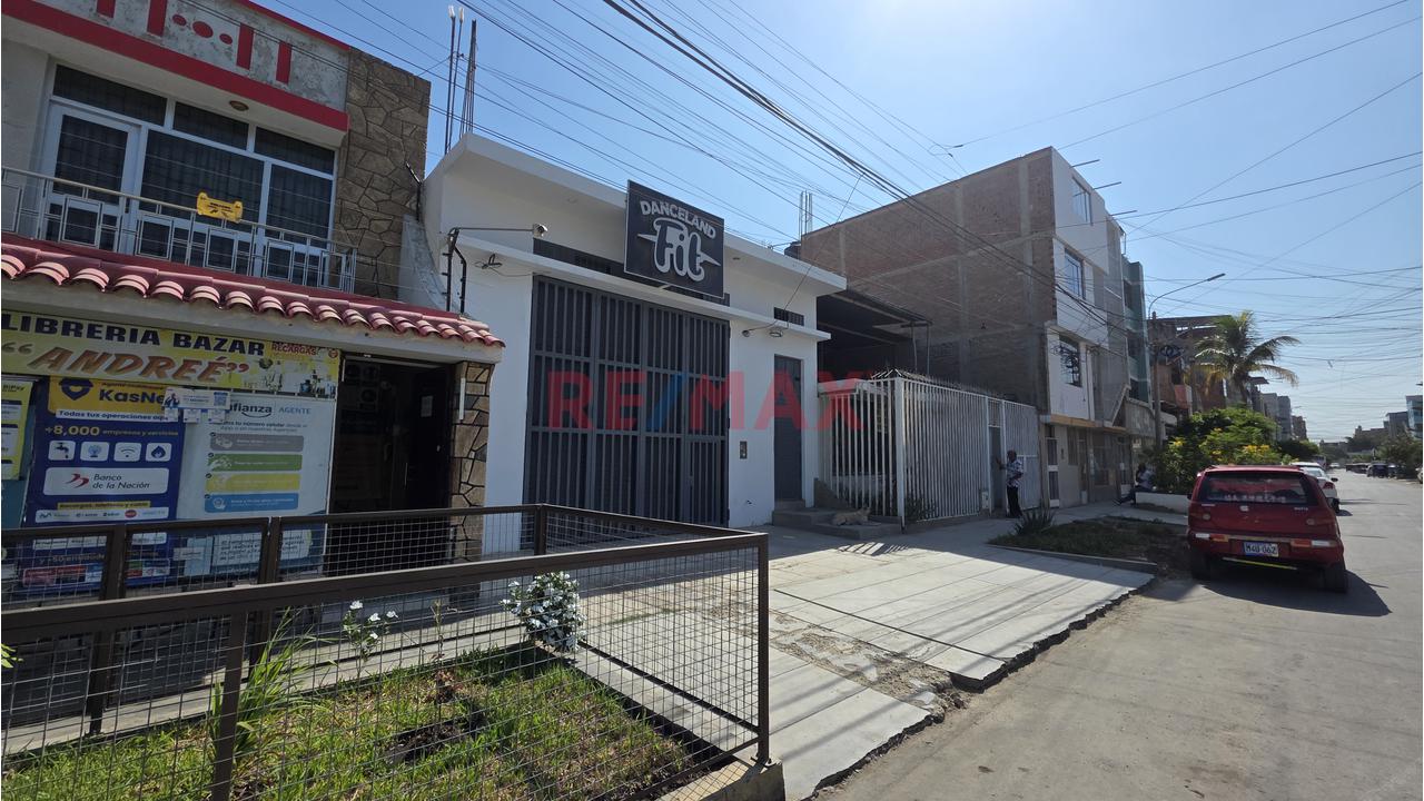 Local Comercial En Alquiler En Urbanizacion Latina Frente A Parque - 9
