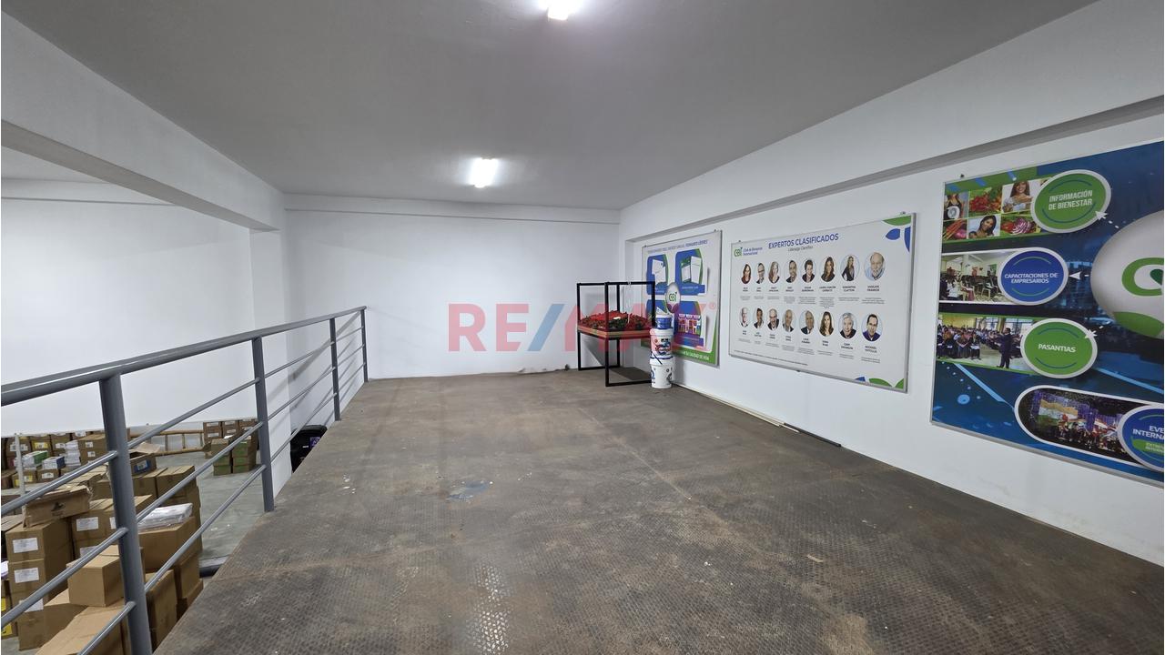 Local Comercial En Alquiler En Urbanizacion Latina Frente A Parque - 7