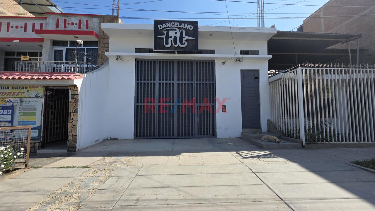 Local Comercial En Alquiler En Urbanizacion Latina Frente A Parque - 2