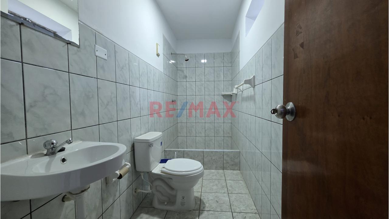 Local Comercial En Alquiler En Urbanizacion Latina Frente A Parque - 5