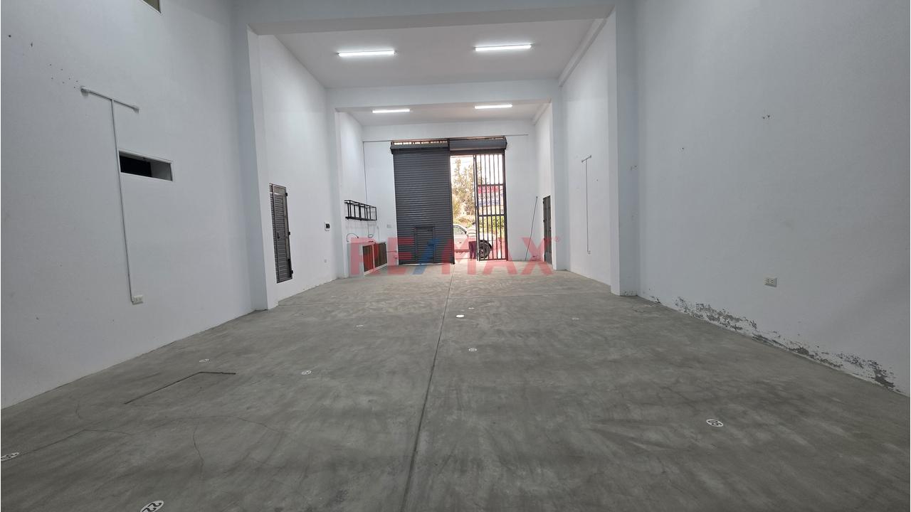 Local Comercial En Alquiler En Urbanizacion Latina Frente A Parque — foto 3