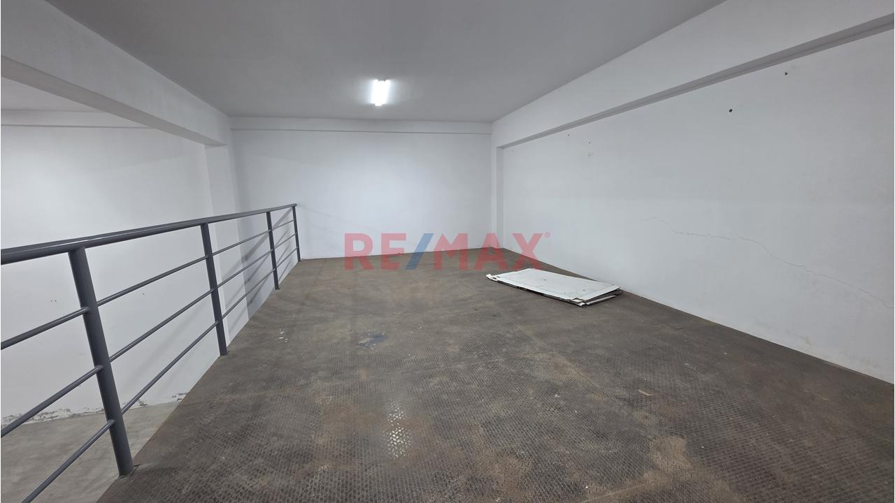 Local Comercial En Alquiler En Urbanizacion Latina Frente A Parque — foto 5