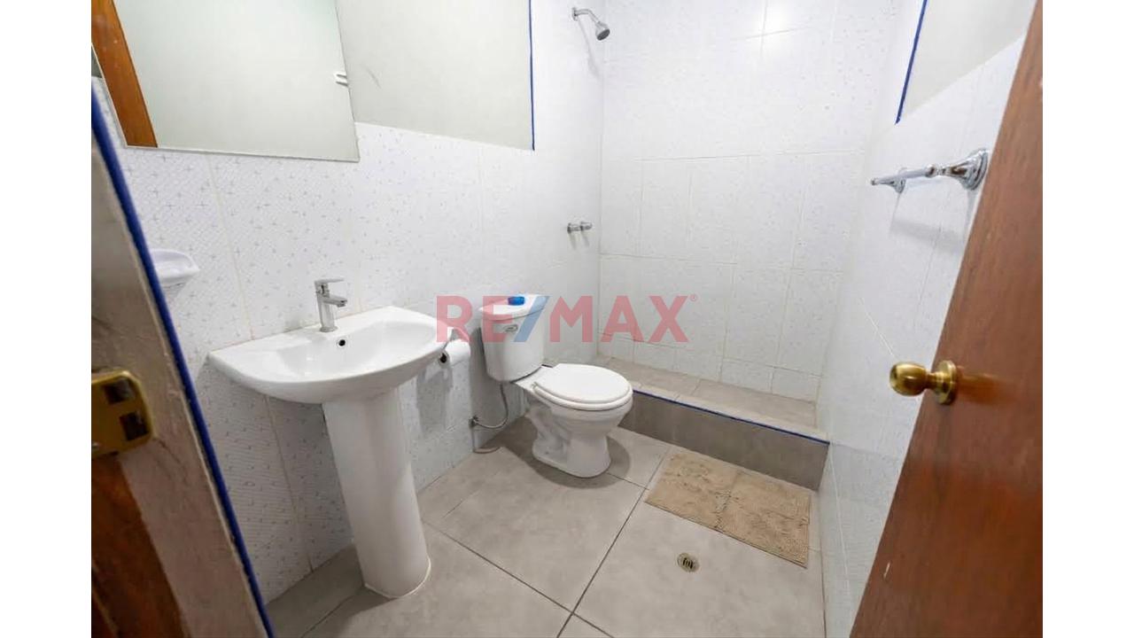 Chorrillos, Venta De Casa De 4 Pisos Con 3 Locales Comerciales, 2 Departamentos, 16 Habitaciones Y Estacionamiento Para 5 Autos. — foto 9