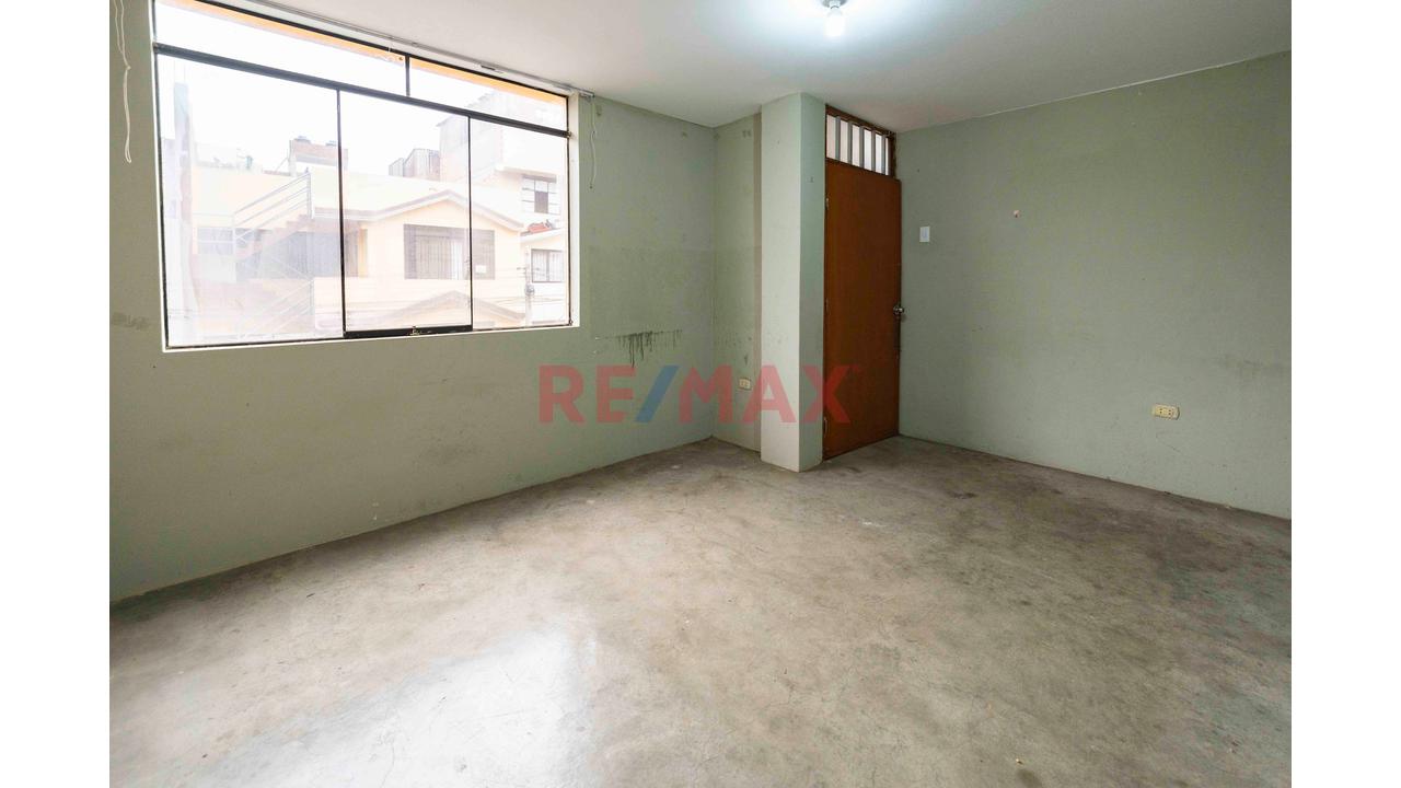 Chorrillos, Venta De Casa De 4 Pisos Con 3 Locales Comerciales, 2 Departamentos, 16 Habitaciones Y Estacionamiento Para 5 Autos. — foto 12