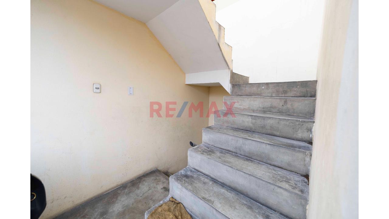 Chorrillos, Venta De Casa De 4 Pisos Con 3 Locales Comerciales, 2 Departamentos, 16 Habitaciones Y Estacionamiento Para 5 Autos. — foto 3