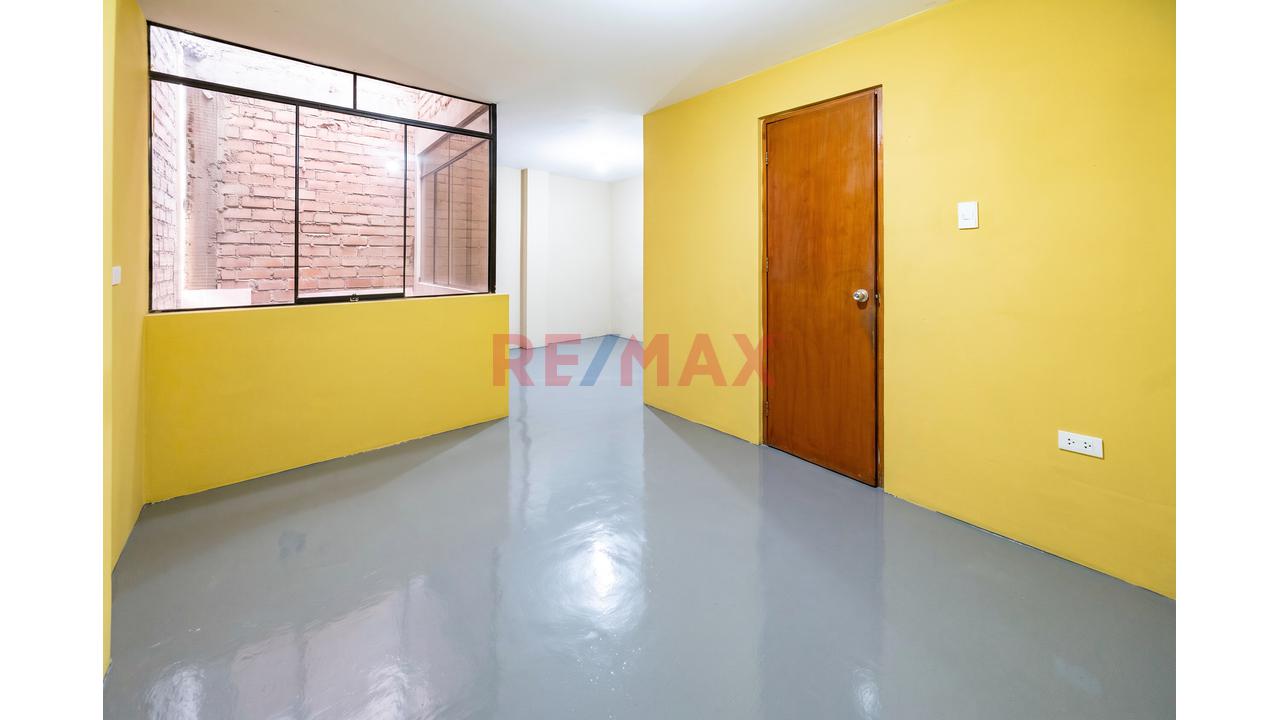 Chorrillos, Venta De Casa De 4 Pisos Con 3 Locales Comerciales, 2 Departamentos, 16 Habitaciones Y Estacionamiento Para 5 Autos. — foto 4