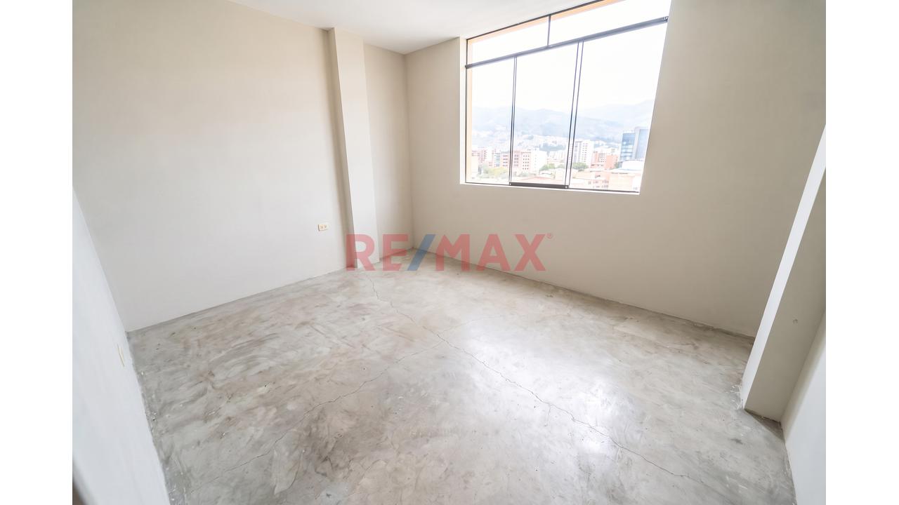 Chorrillos, Venta De Casa De 4 Pisos Con 3 Locales Comerciales, 2 Departamentos, 16 Habitaciones Y Estacionamiento Para 5 Autos. — foto 11