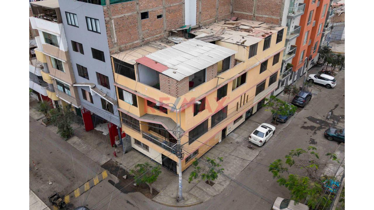 Chorrillos, Venta De Casa De 4 Pisos Con 3 Locales Comerciales, 2 Departamentos, 16 Habitaciones Y Estacionamiento Para 5 Autos. — foto 2