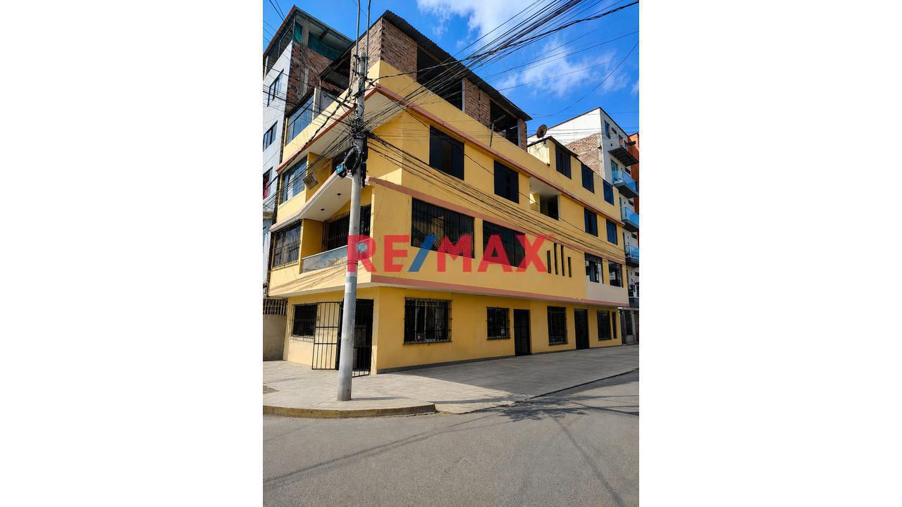 Chorrillos, Venta De Casa De 4 Pisos Con 3 Locales Comerciales, 2 Departamentos, 16 Habitaciones Y Estacionamiento Para 5 Autos.
