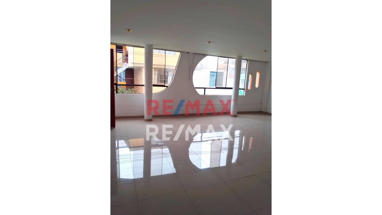 Alquiler De Oficina O Espacio Multifuncional 2° Piso | San Felipe - Comas  | 130M²