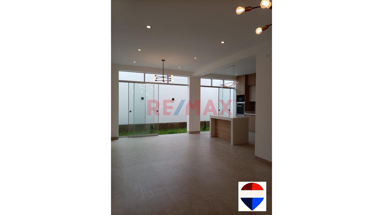 Venta De Casa De Estreno Frente A Parque/ 5 Habitaciones, En Miraflores  Country Club , Castilla , Piura - 10