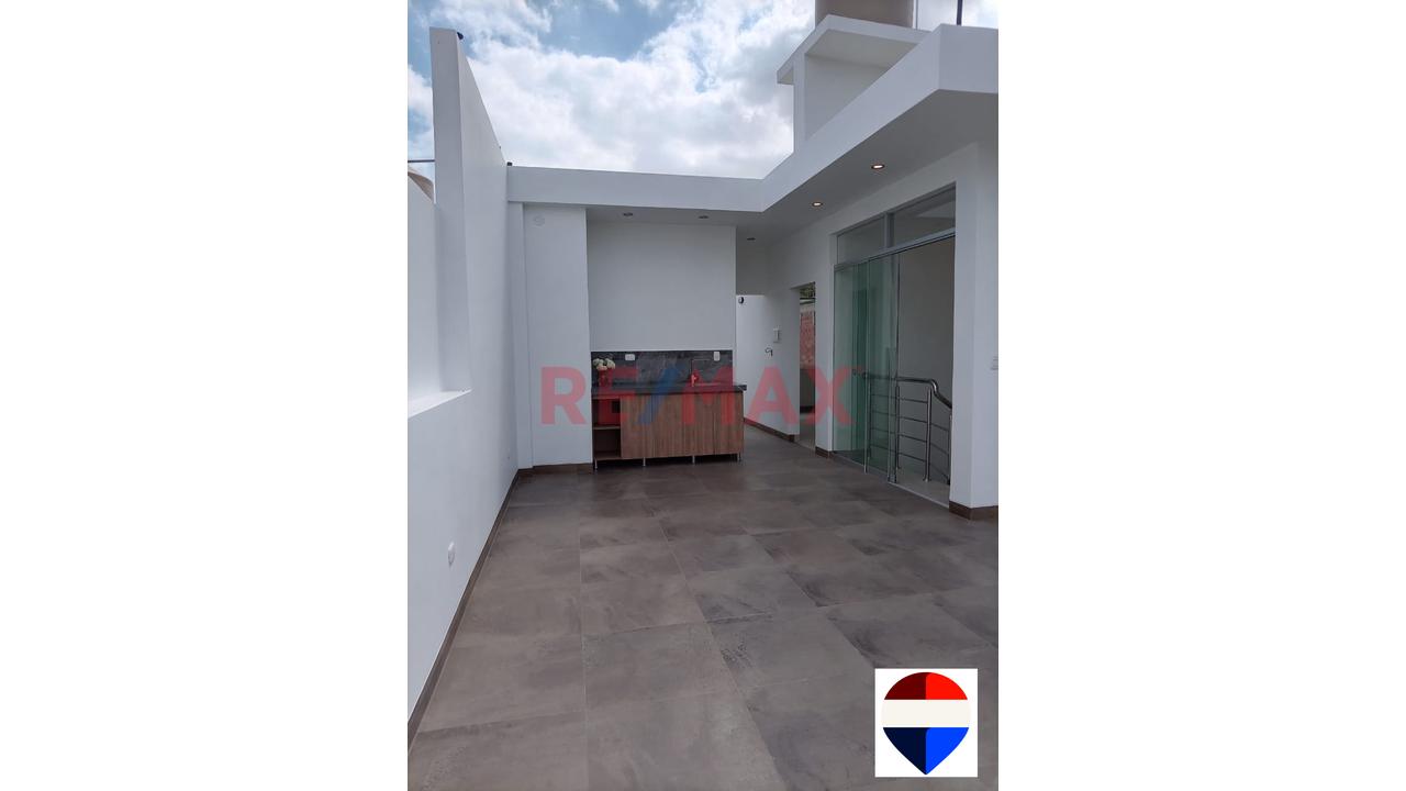 Venta De Casa De Estreno Frente A Parque/ 5 Habitaciones, En Miraflores  Country Club , Castilla , Piura - 7