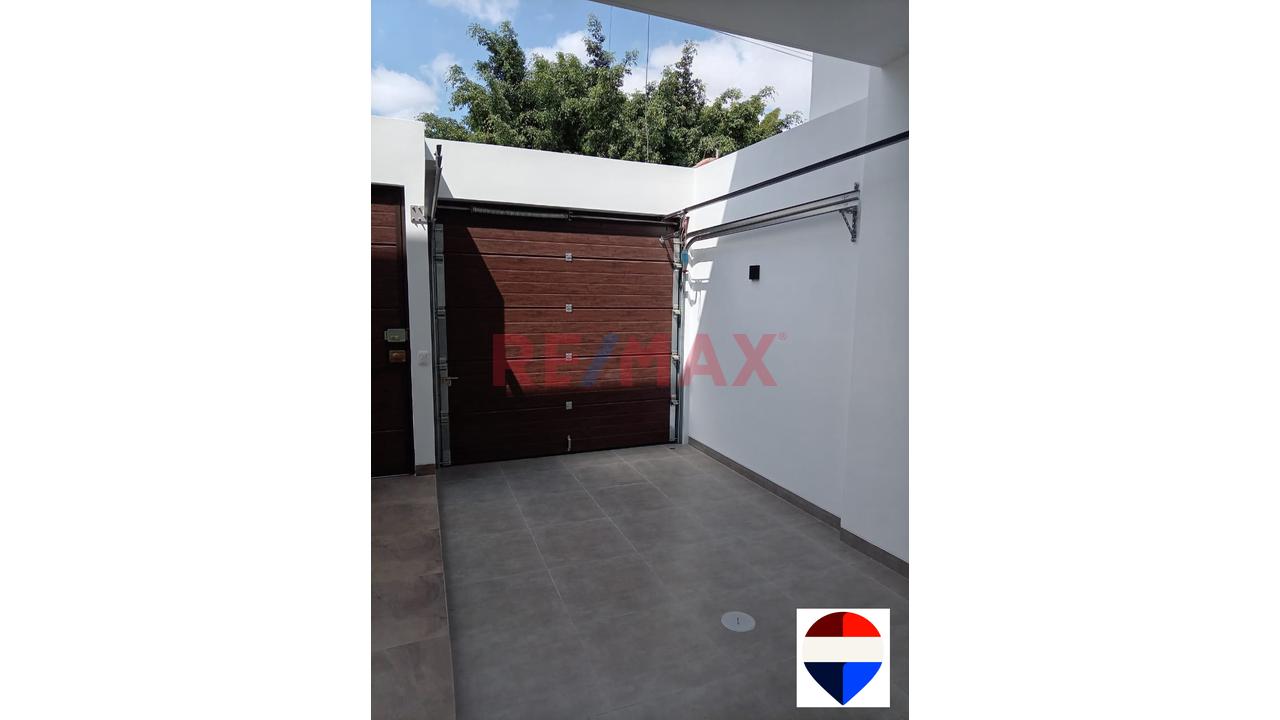 Venta De Casa De Estreno Frente A Parque/ 5 Habitaciones, En Miraflores  Country Club , Castilla , Piura - 2