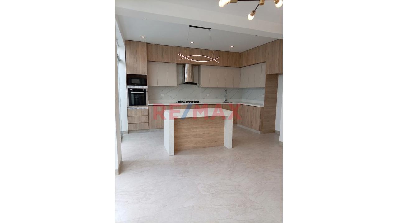 Venta De Casa De Estreno Frente A Parque/ 5 Habitaciones, En Miraflores  Country Club , Castilla , Piura - 1
