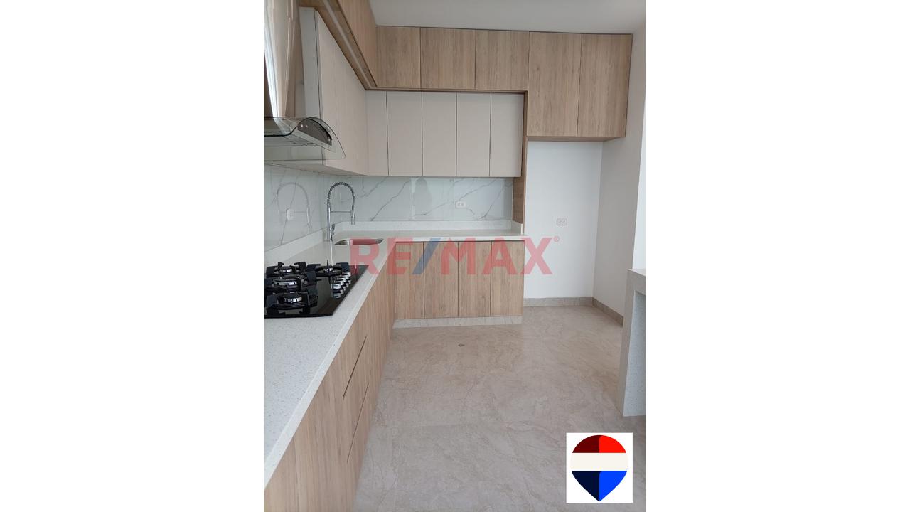 Venta De Casa De Estreno Frente A Parque/ 5 Habitaciones, En Miraflores  Country Club , Castilla , Piura - 5
