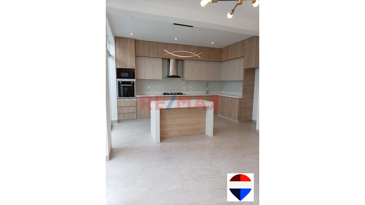 Venta De Casa De Estreno Frente A Parque/ 5 Habitaciones, En Miraflores  Country Club , Castilla , Piura - 4
