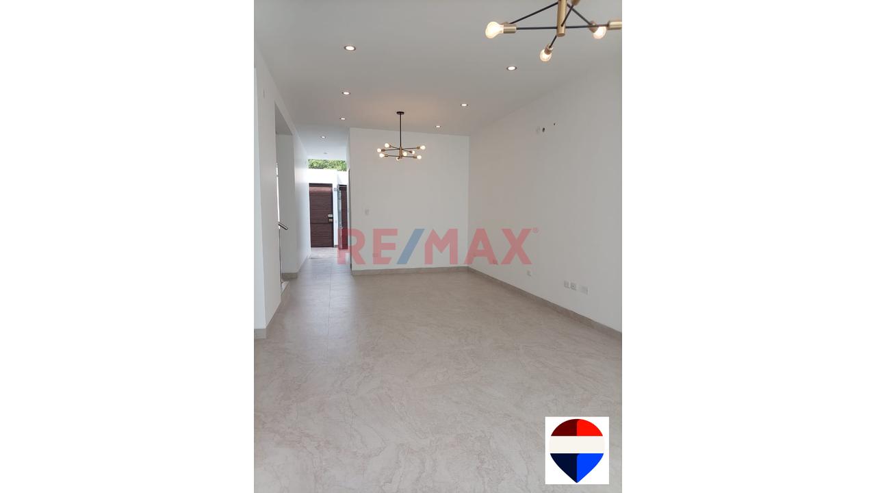 Venta De Casa De Estreno Frente A Parque/ 5 Habitaciones, En Miraflores  Country Club , Castilla , Piura - 3
