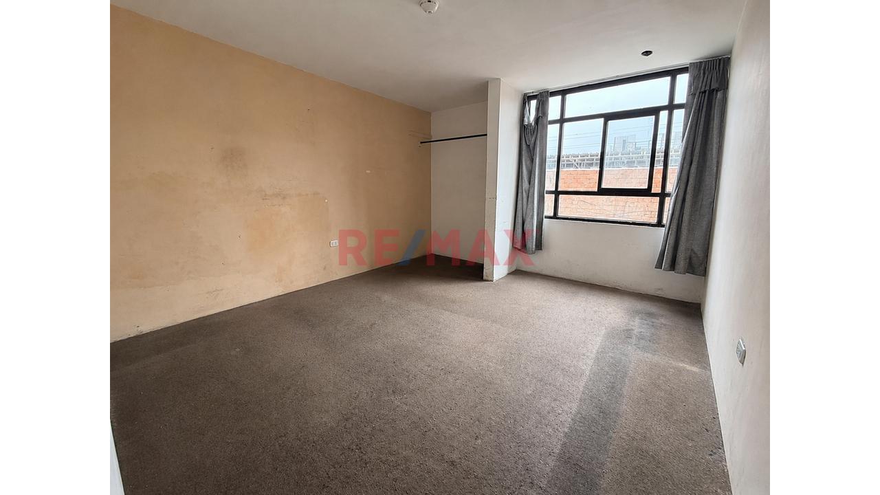 Venta De Casa Como Terreno Frente A Plaza San Miguel - 6
