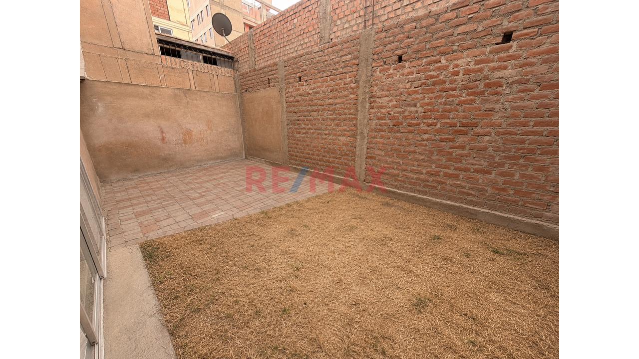 Venta De Casa Como Terreno Frente A Plaza San Miguel - 8