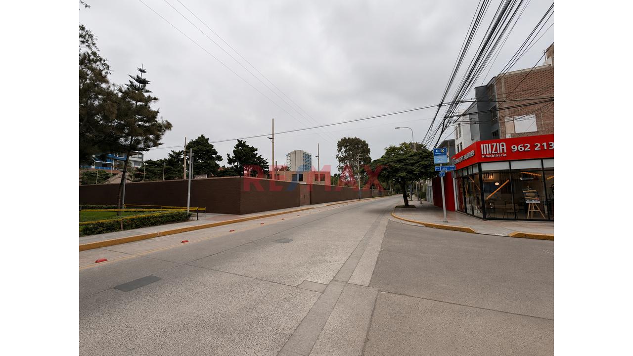 Venta De Casa Como Terreno Frente A Plaza San Miguel - 16