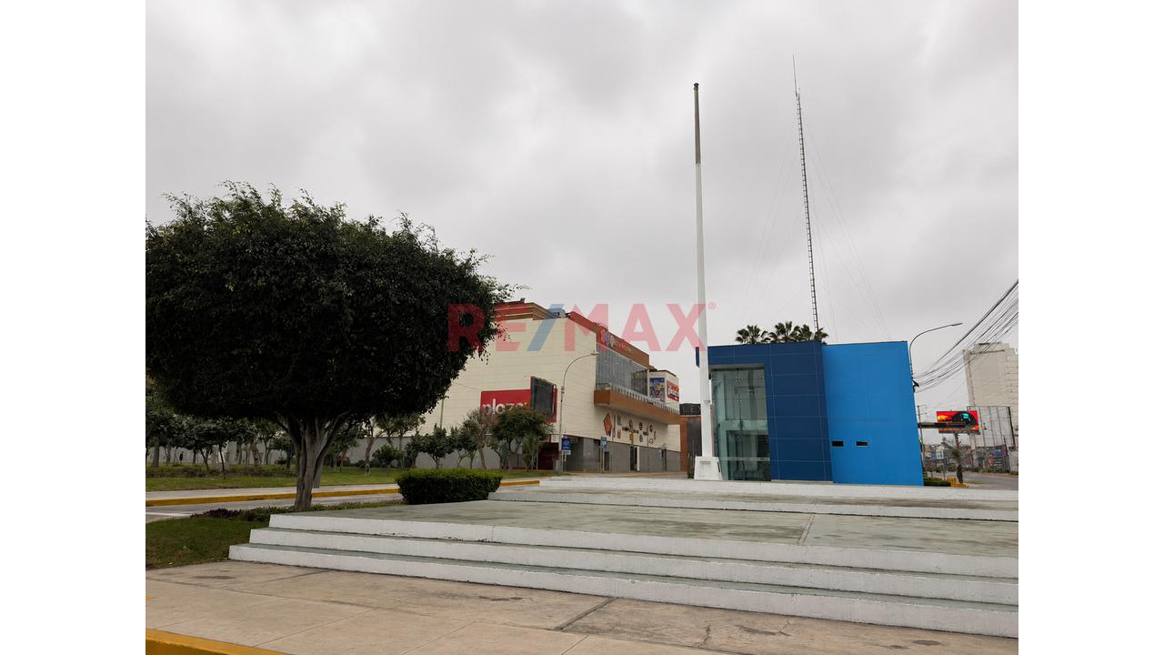 Venta De Casa Como Terreno Frente A Plaza San Miguel - 11