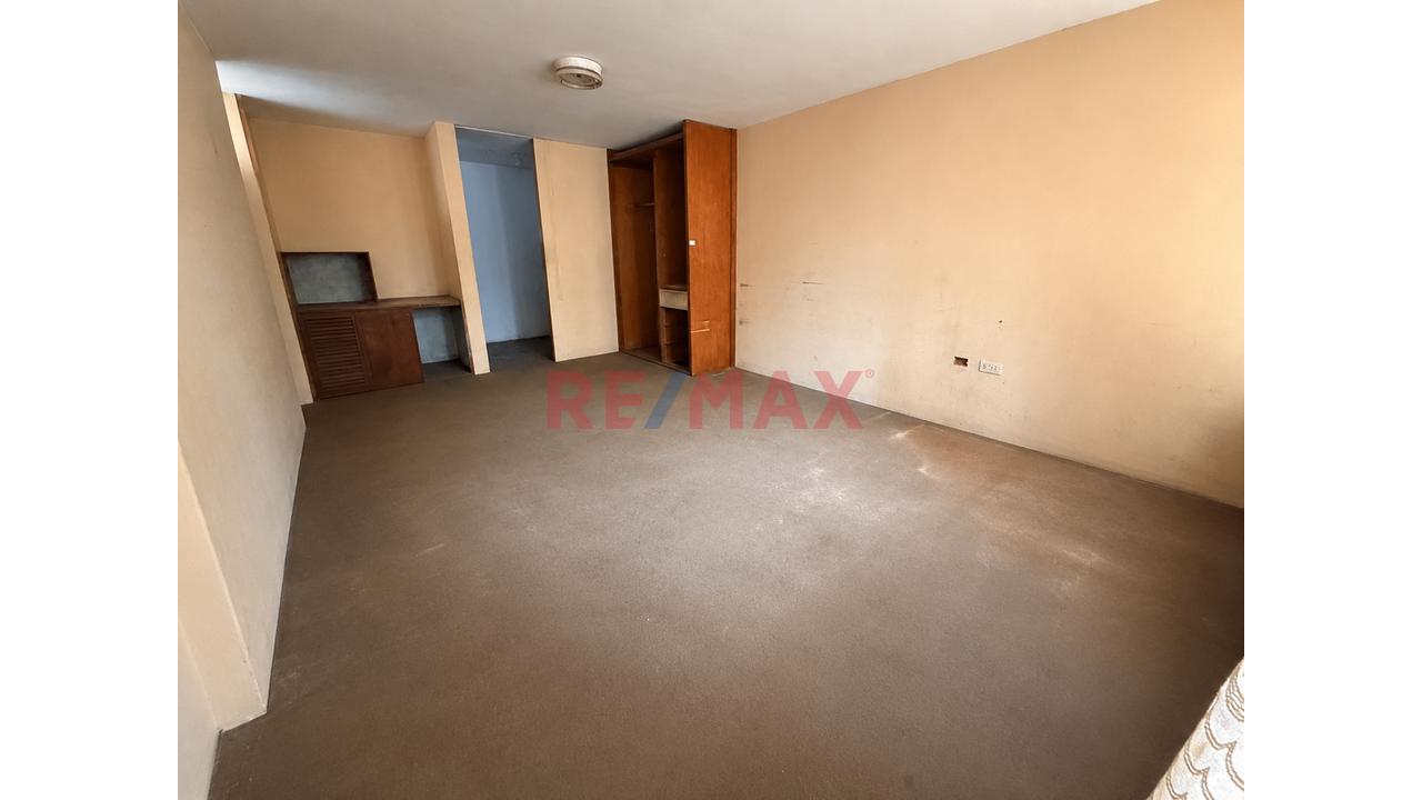 Venta De Casa Como Terreno Frente A Plaza San Miguel - 5