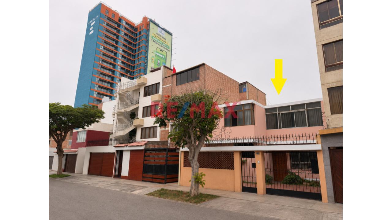 Venta De Casa Como Terreno Frente A Plaza San Miguel - 1