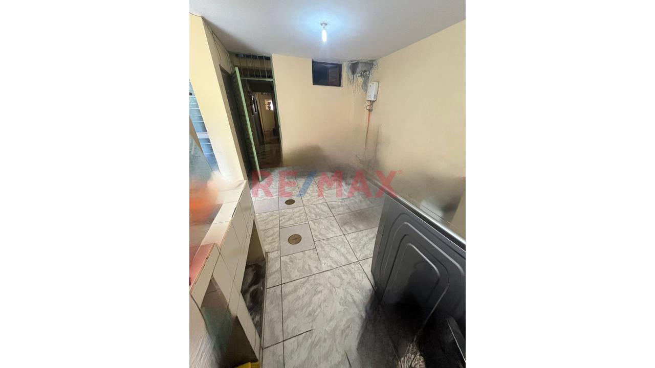 Vendo A Precio De Ocasión: Casa Multifamiliar De 300 M² Con 3 Departamentos Independientes — foto 11