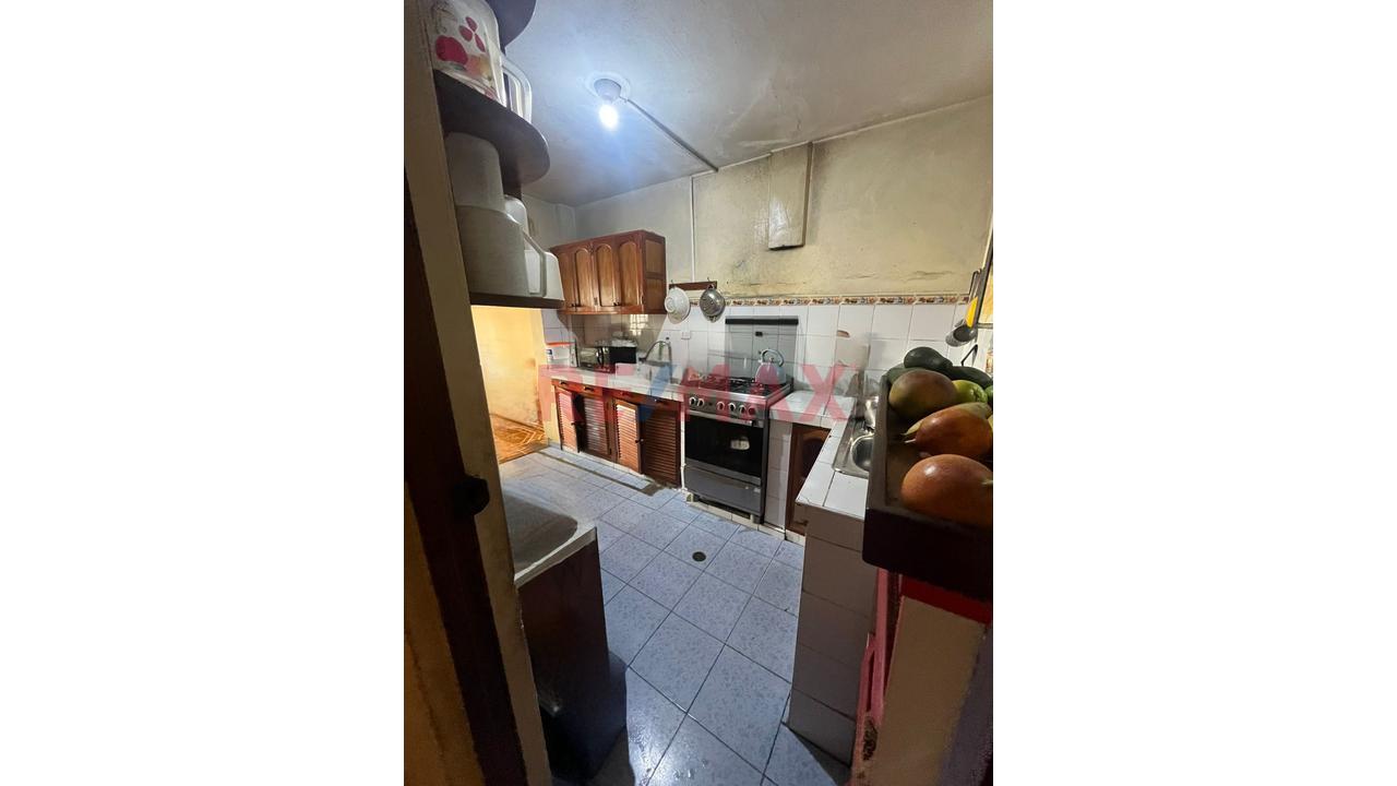 Vendo A Precio De Ocasión: Casa Multifamiliar De 300 M² Con 3 Departamentos Independientes — foto 4