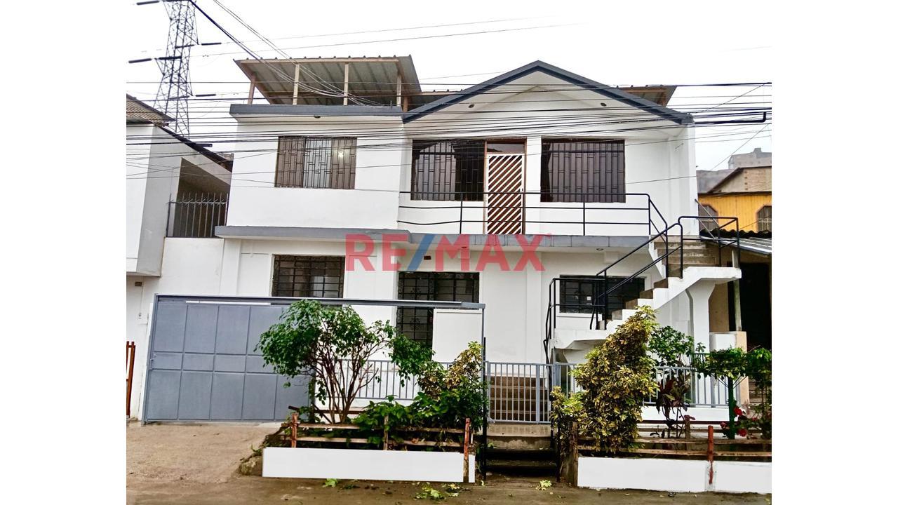 Vendo A Precio De Ocasión: Casa Multifamiliar De 300 M² Con 3 Departamentos Independientes