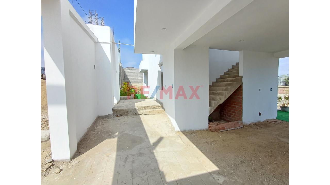 Venta De Casa Como Terreno En Simbal - 3