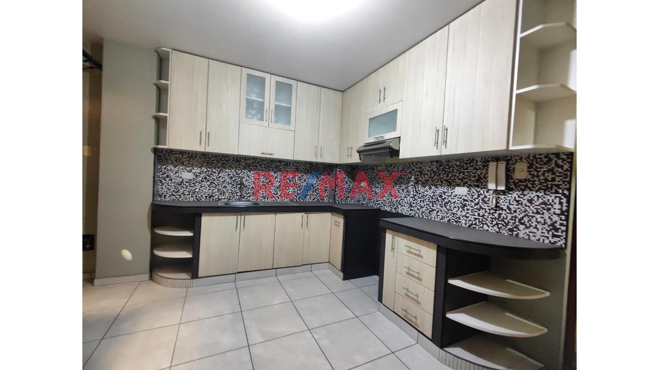 Alquiler Departamento En Ate - Urb. El Exito A Media Cuadra De Av. Jose Carlos Mariategui
