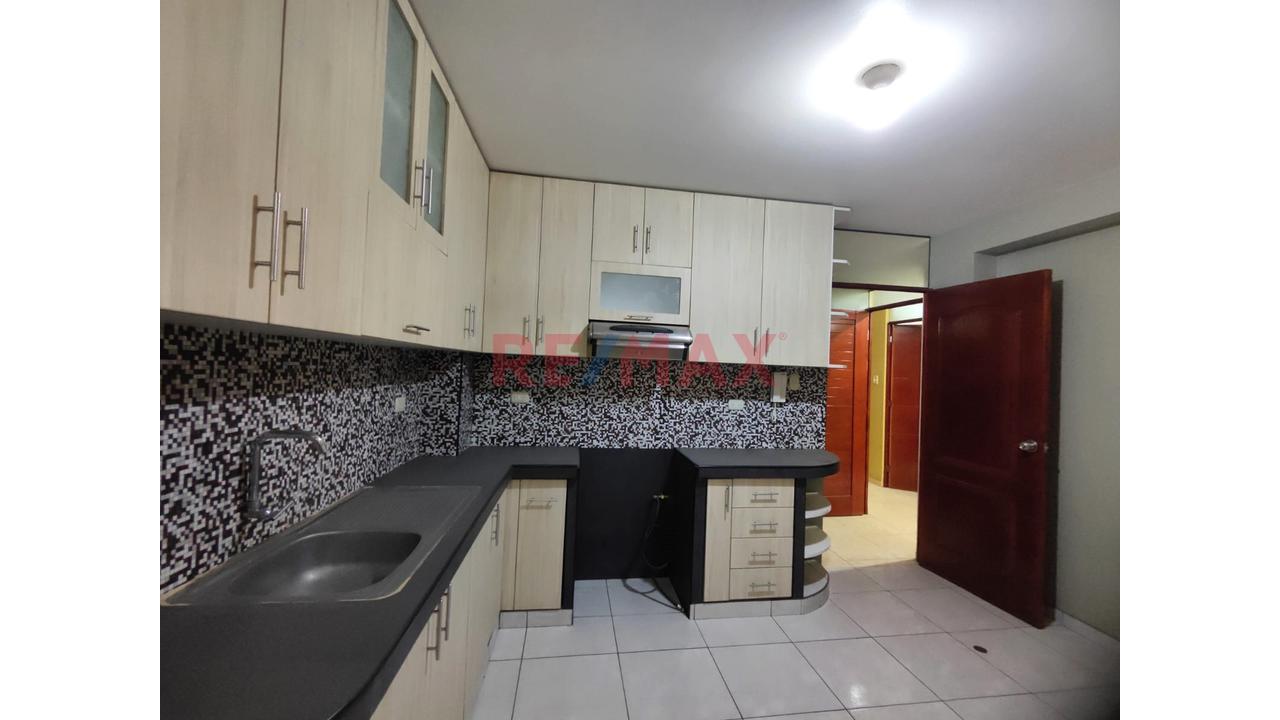 Alquiler Departamento En Ate - Urb. El Exito A Media Cuadra De Av. Jose Carlos Mariategui — foto 2