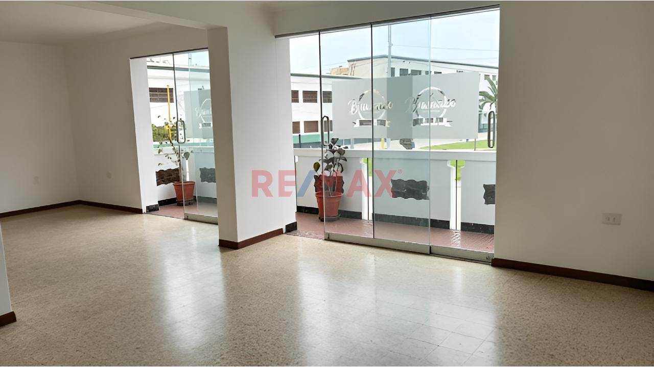 Local Comercial En Esquina · 2 Pisos · Frente Al Parque · Chucuito, Callao · Al Costado Del Real Felipe — foto 12