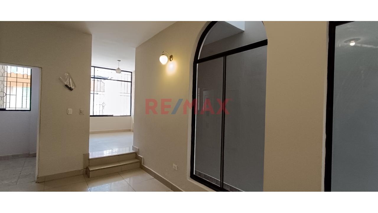 Vendo Hermosa Casa En Santa María Del Pinar - Cerca A Upao 📍 - 5