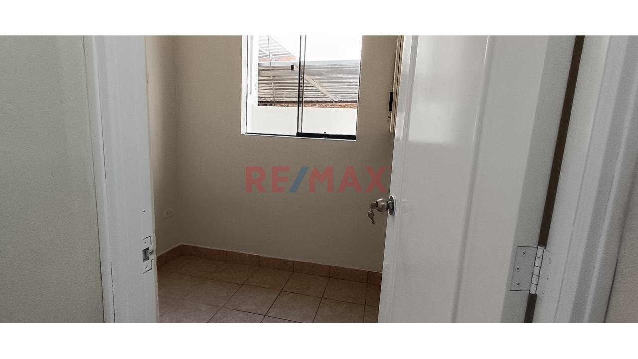 Vendo Hermosa Casa En Santa María Del Pinar - Cerca A Upao 📍 - 16