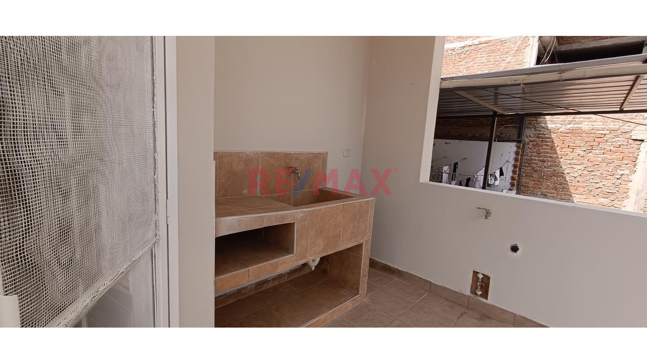 Vendo Hermosa Casa En Santa María Del Pinar - Cerca A Upao 📍 - 12