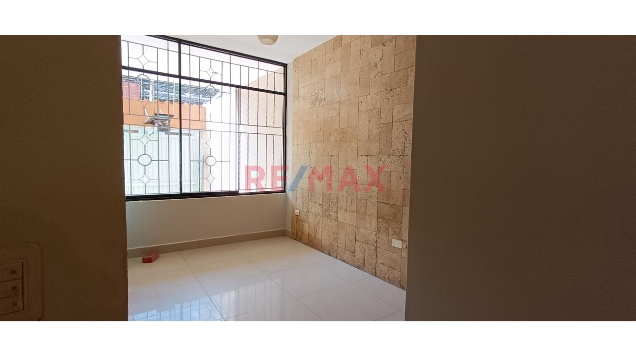 Vendo Hermosa Casa En Santa María Del Pinar - Cerca A Upao 📍 - 2