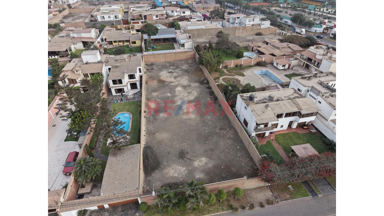 Vendo Exclusivo Terreno De 1,100 M² Frente A Parque En Sol De La Molina — foto 2