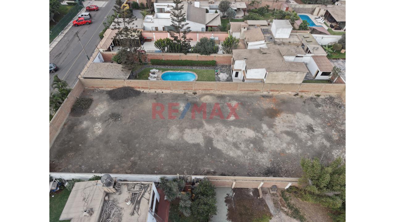 Vendo Exclusivo Terreno De 1,100 M² Frente A Parque En Sol De La Molina