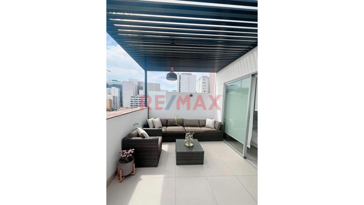 Venta De Departamento En Magdalena Límite Con San Isidro Con Estacionamiento — foto 3