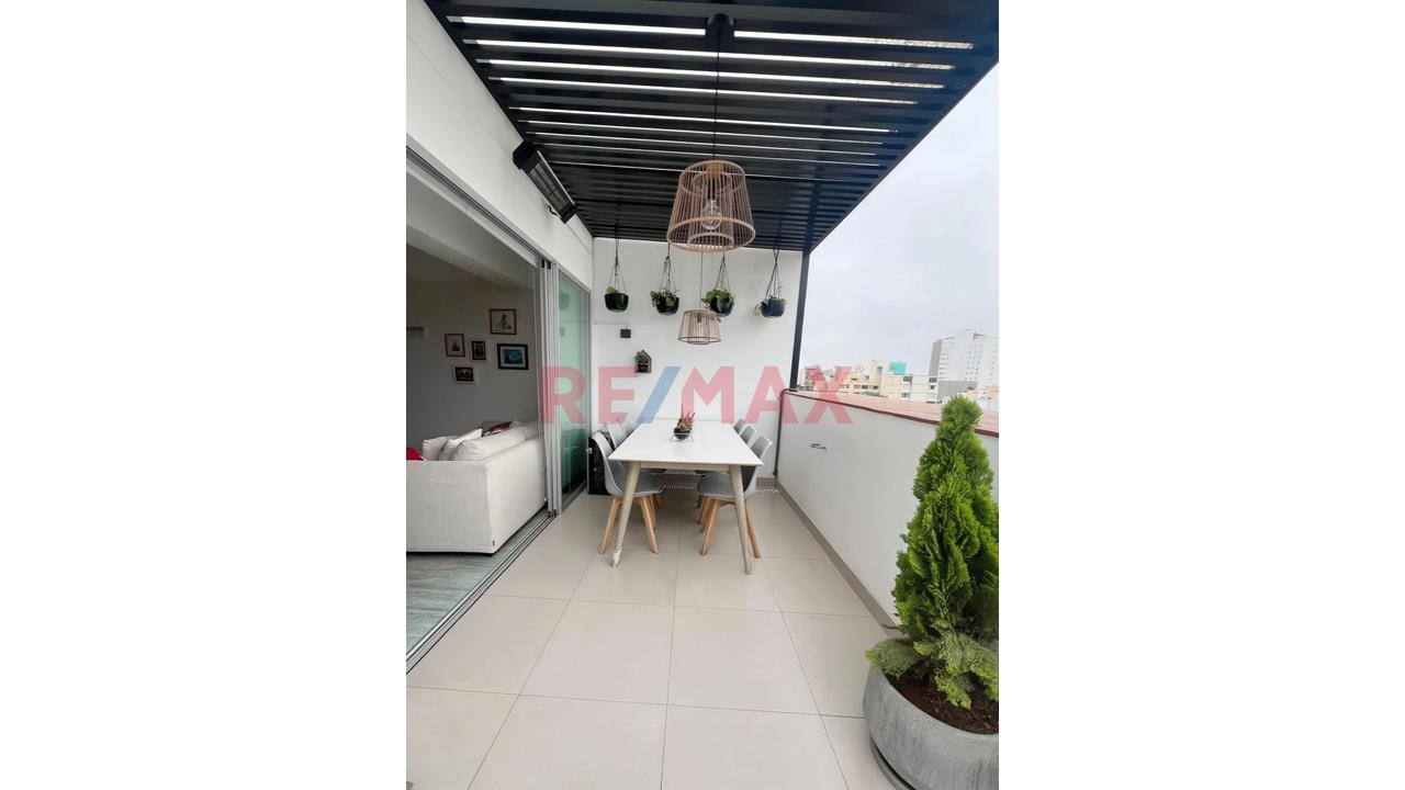 Venta De Departamento En Magdalena Límite Con San Isidro Con Estacionamiento — foto 8