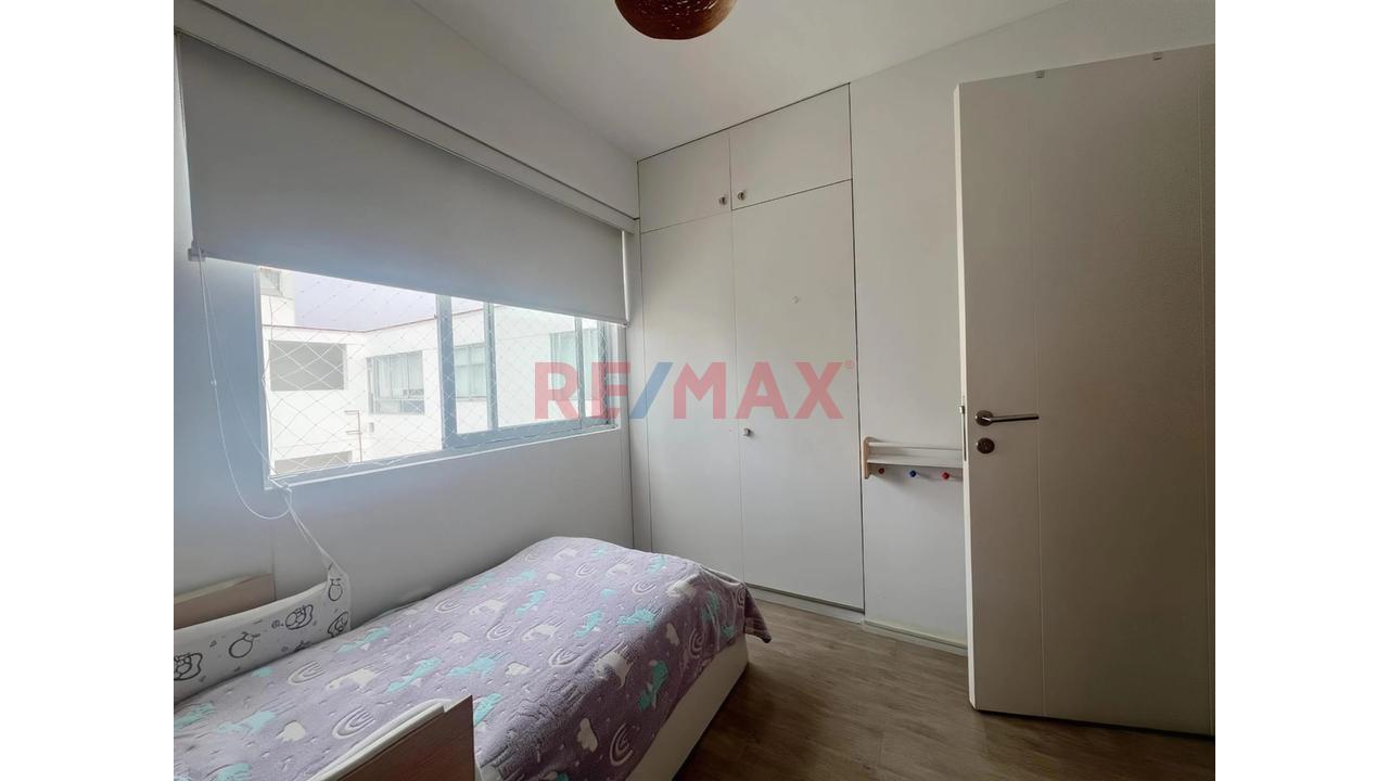 Venta De Departamento En Magdalena Límite Con San Isidro Con Estacionamiento — foto 2