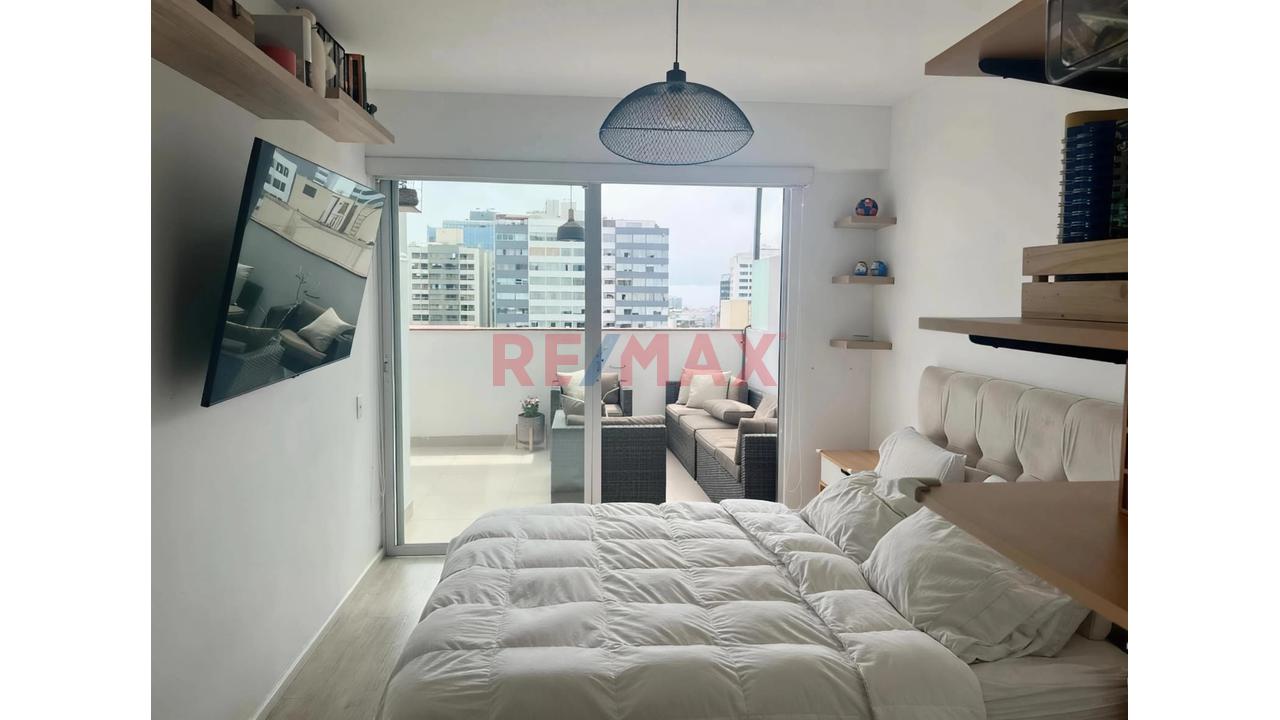 Venta De Departamento En Magdalena Límite Con San Isidro Con Estacionamiento — foto 7