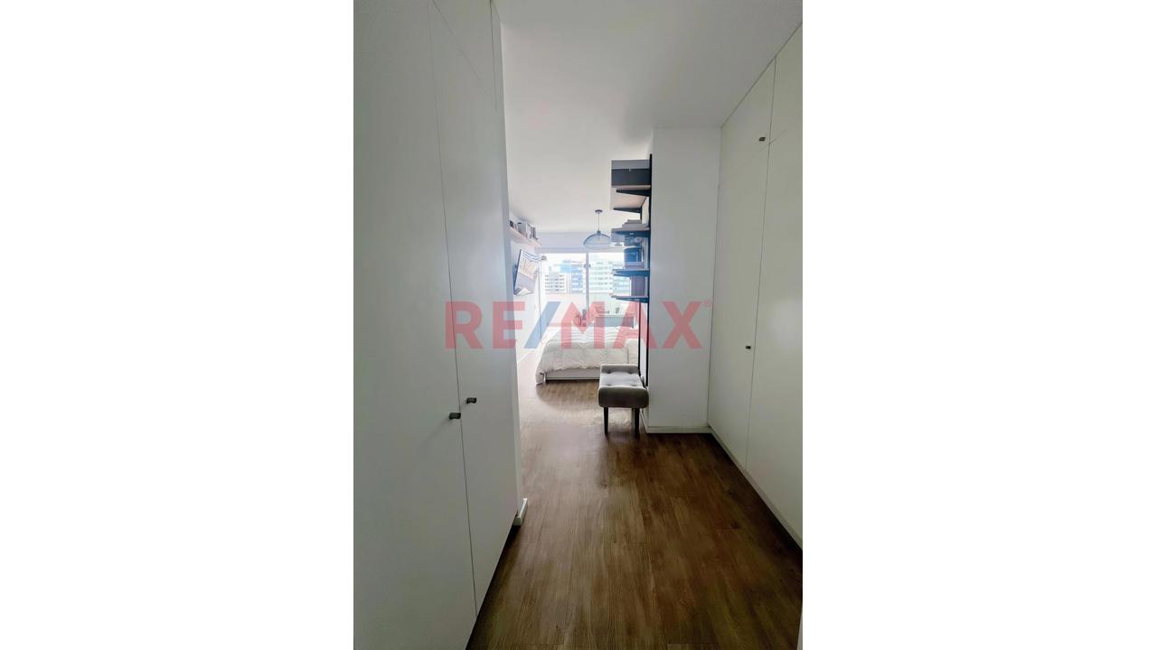 Venta De Departamento En Magdalena Límite Con San Isidro Con Estacionamiento — foto 4