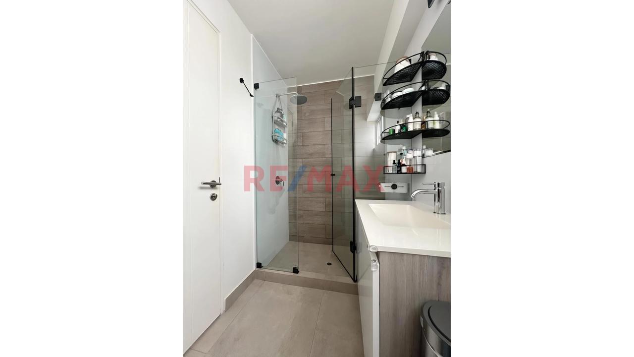 Venta De Departamento En Magdalena Límite Con San Isidro Con Estacionamiento — foto 10