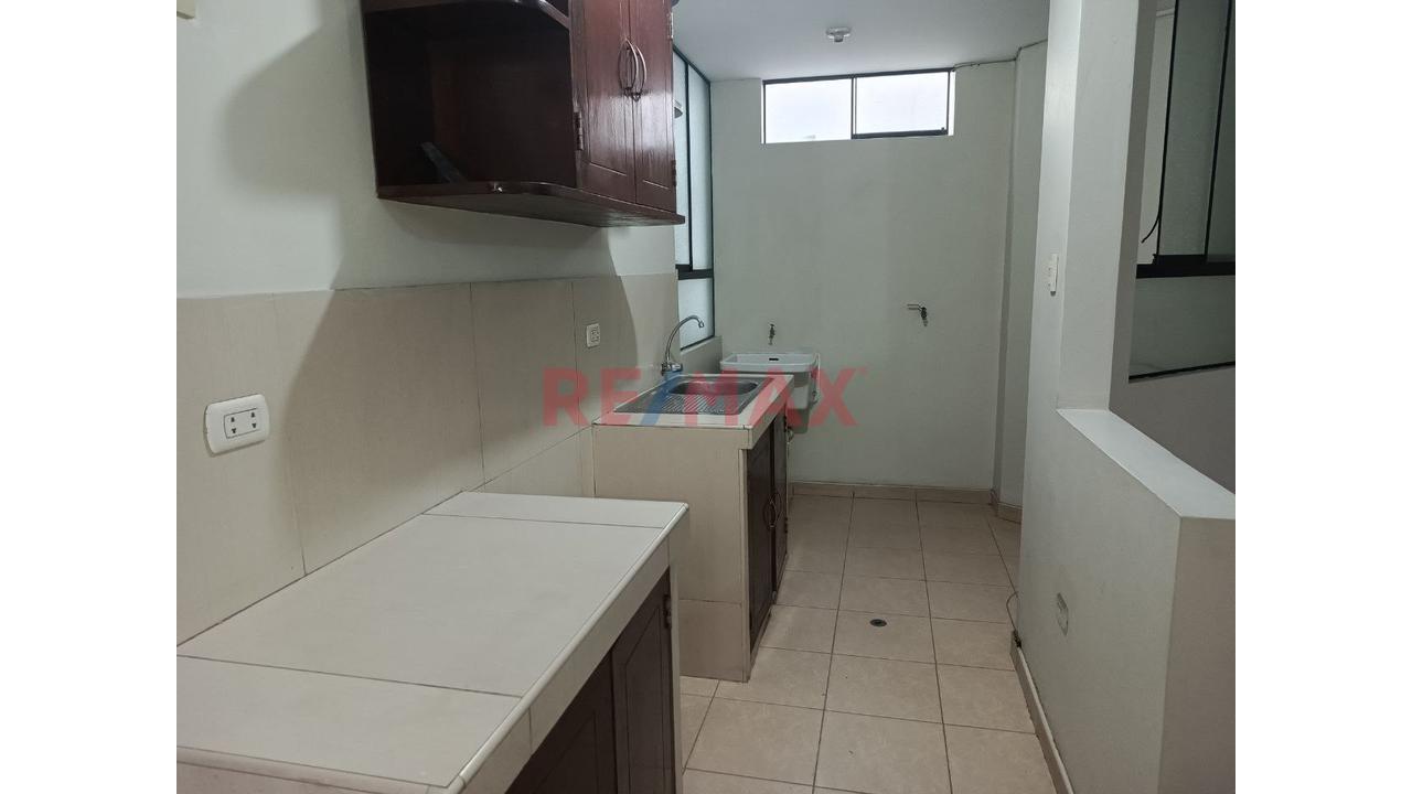 Amplio Departamento En Alquiler, Av. La Paz — foto 8