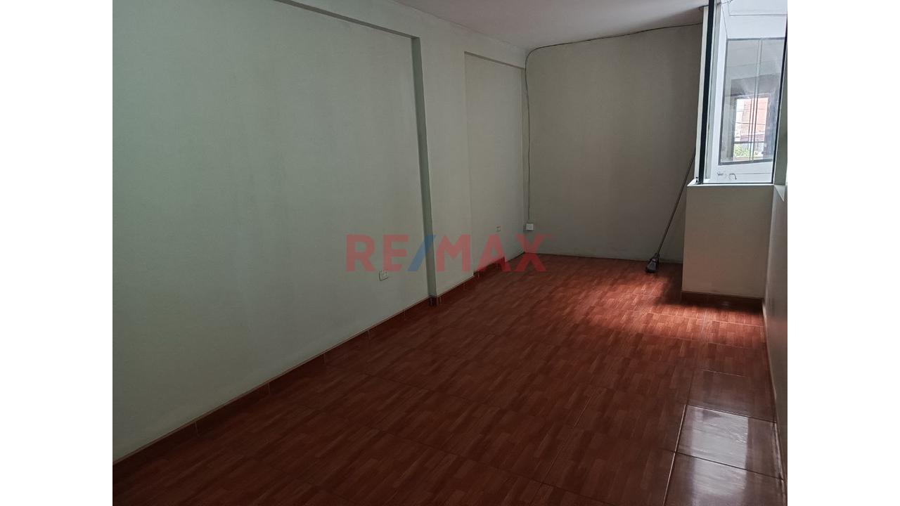 Amplio Departamento En Alquiler, Av. La Paz — foto 4